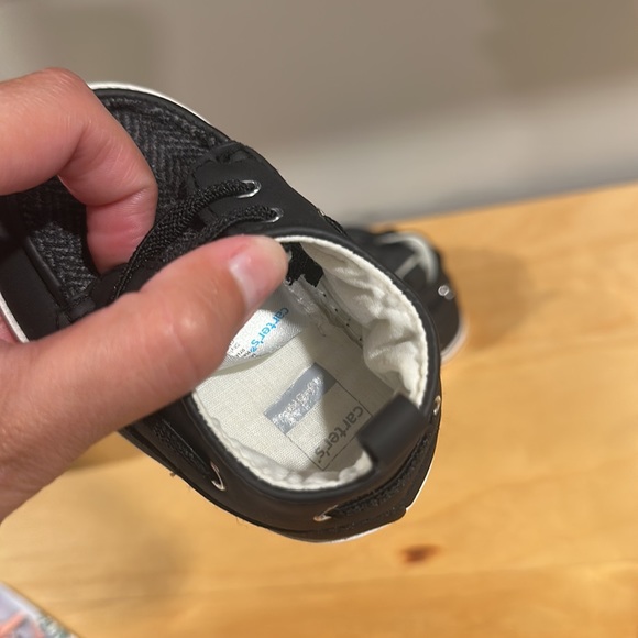 2 pairs CARTERS of baby boy crib shoe size 3-6 months - Picture 15 of 15